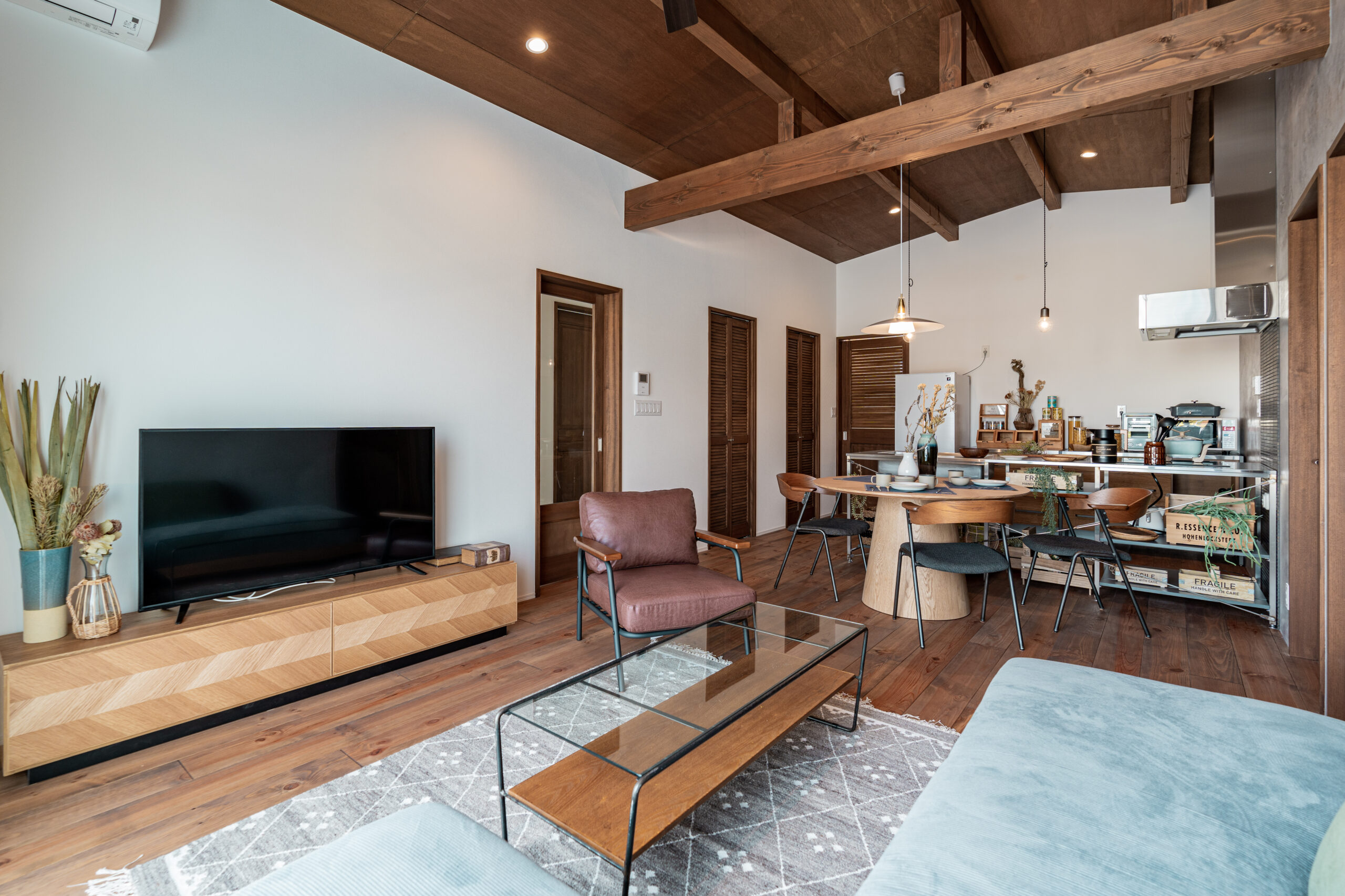 開放的な空間と洗練された内装